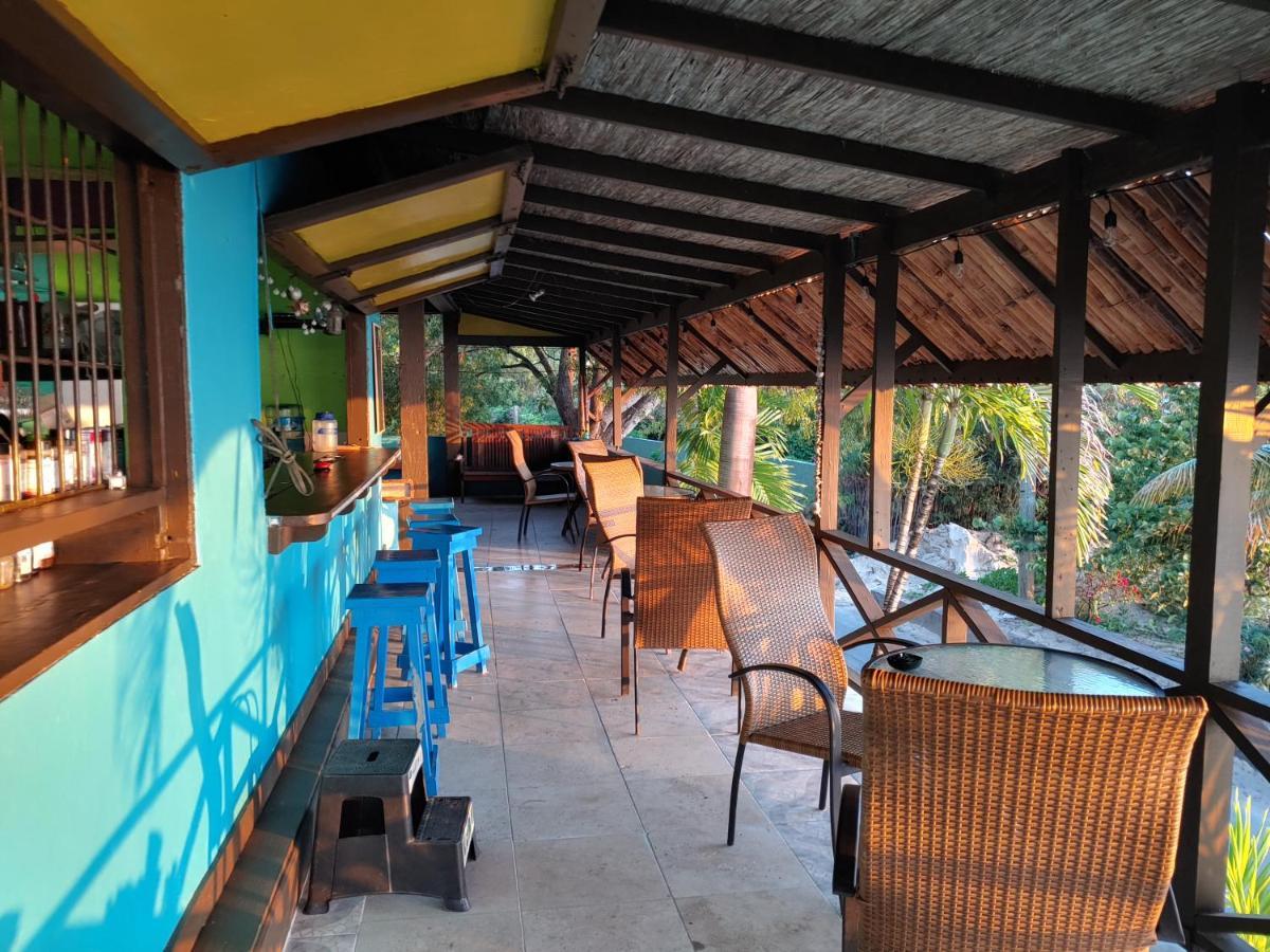 Orrie'S Beach Bar And Hotel Crab Hill Exterior foto